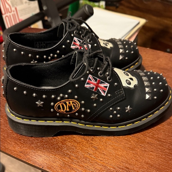 Dr Martens Women’s Black Studded Skull Shoes - Picture 2 of 5